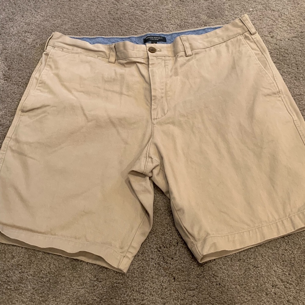 Banana Republic Men’s Khaki Shorts